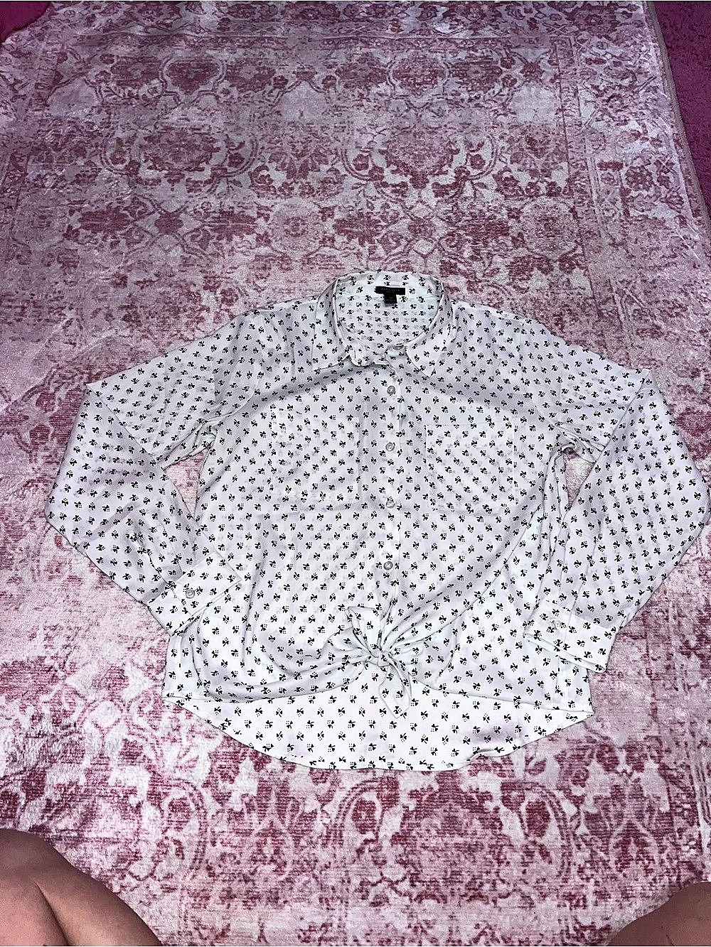 Ann Taylor Petites Floral Button Down Blouse in White & Black Size Small